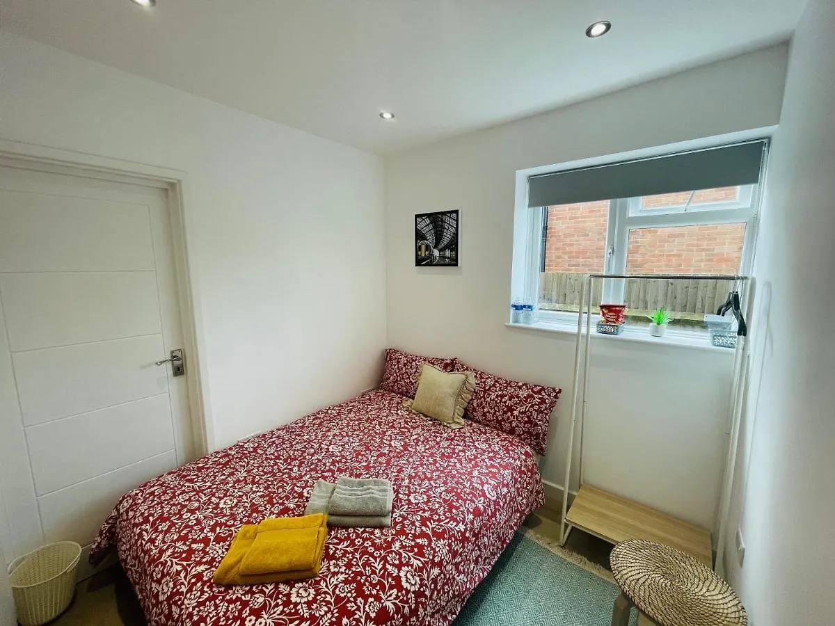 Rooms In A Beautiful House With Free On St Parking Hove 0*,